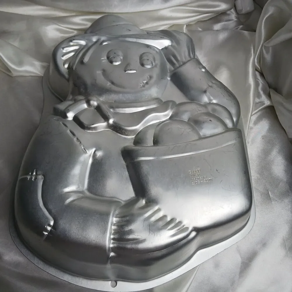 VINTAGE WILTON SCARECROW CAKE PAN